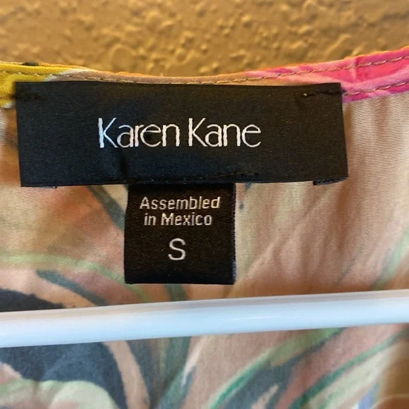 Karen Kane Tropical Dolman Sleeve Blouse/ Size small-oversized- would fit large) - Picture 2 of 5
